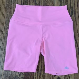 Alo yoga biker shorts - pink